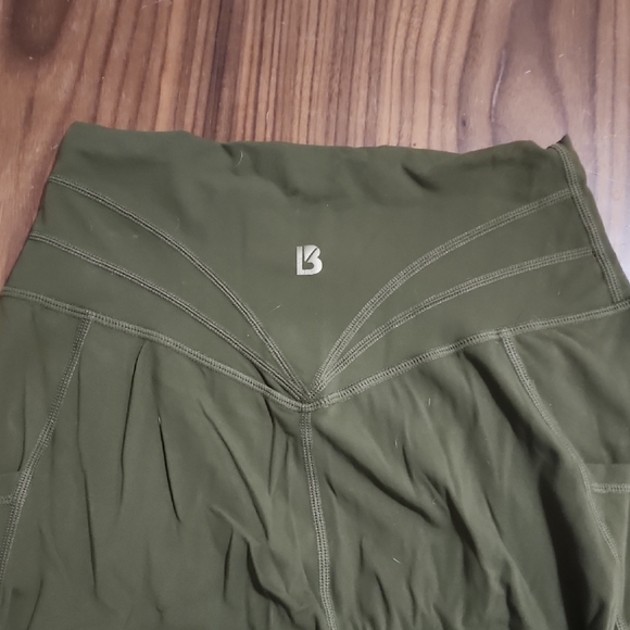 BuffBunny Legacy Wrap Pocket Leggings - Picture 3 of 4